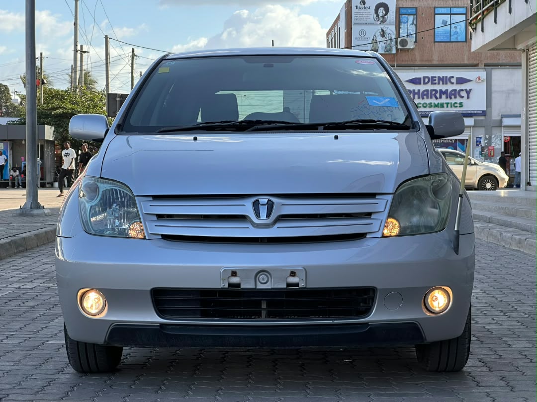 TOYOTA IST